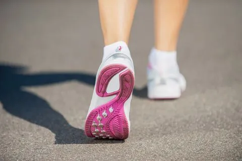 Sportangebote suchen - Läufer mit Turnschuhen